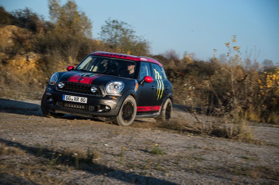  Mini Countryman X-Raid Service Vehicle 2012 года  (фото 35 из 41)